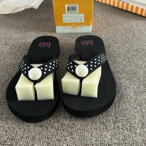 Lulu brown flat sandals